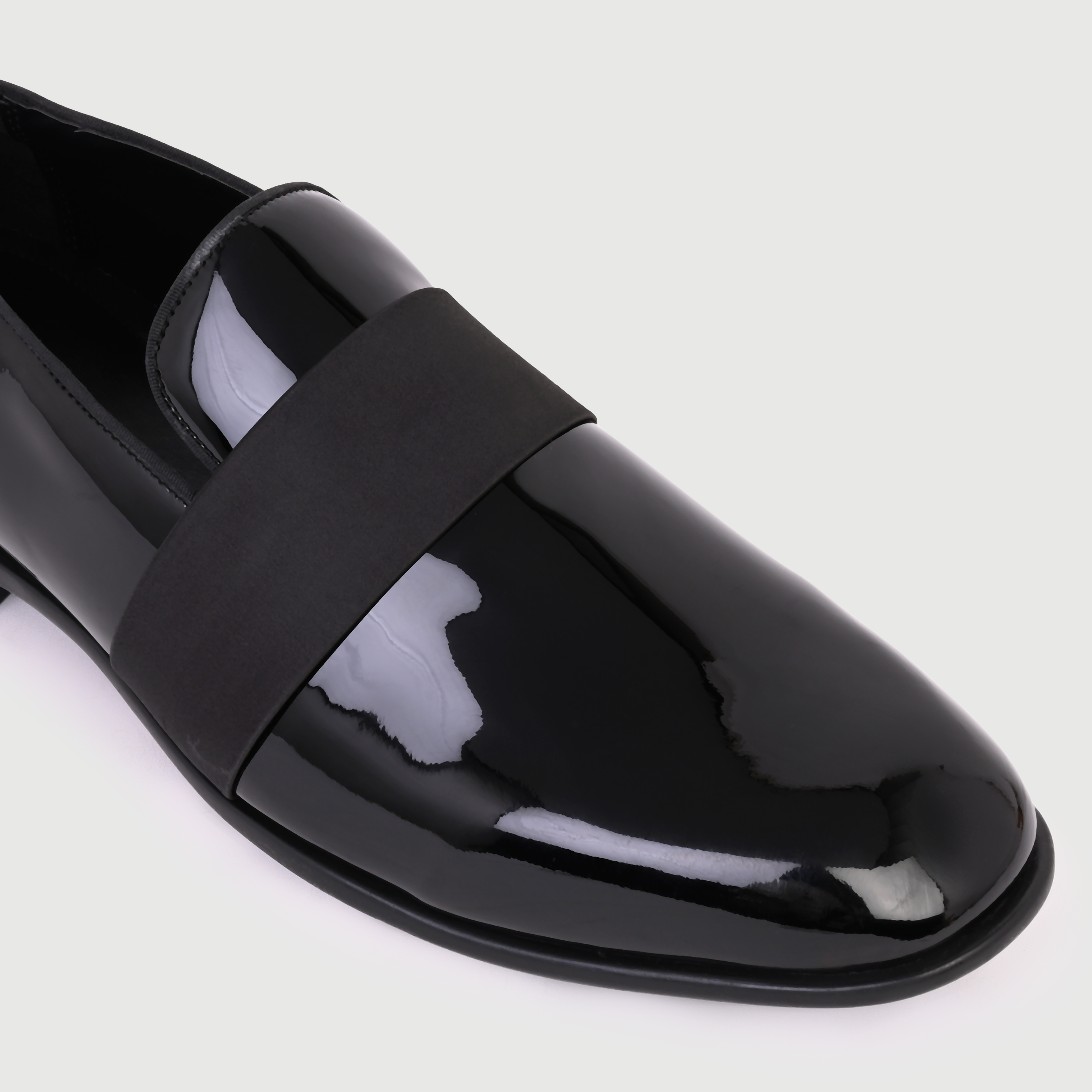Asaria Men's Open Black Loafers image number 5