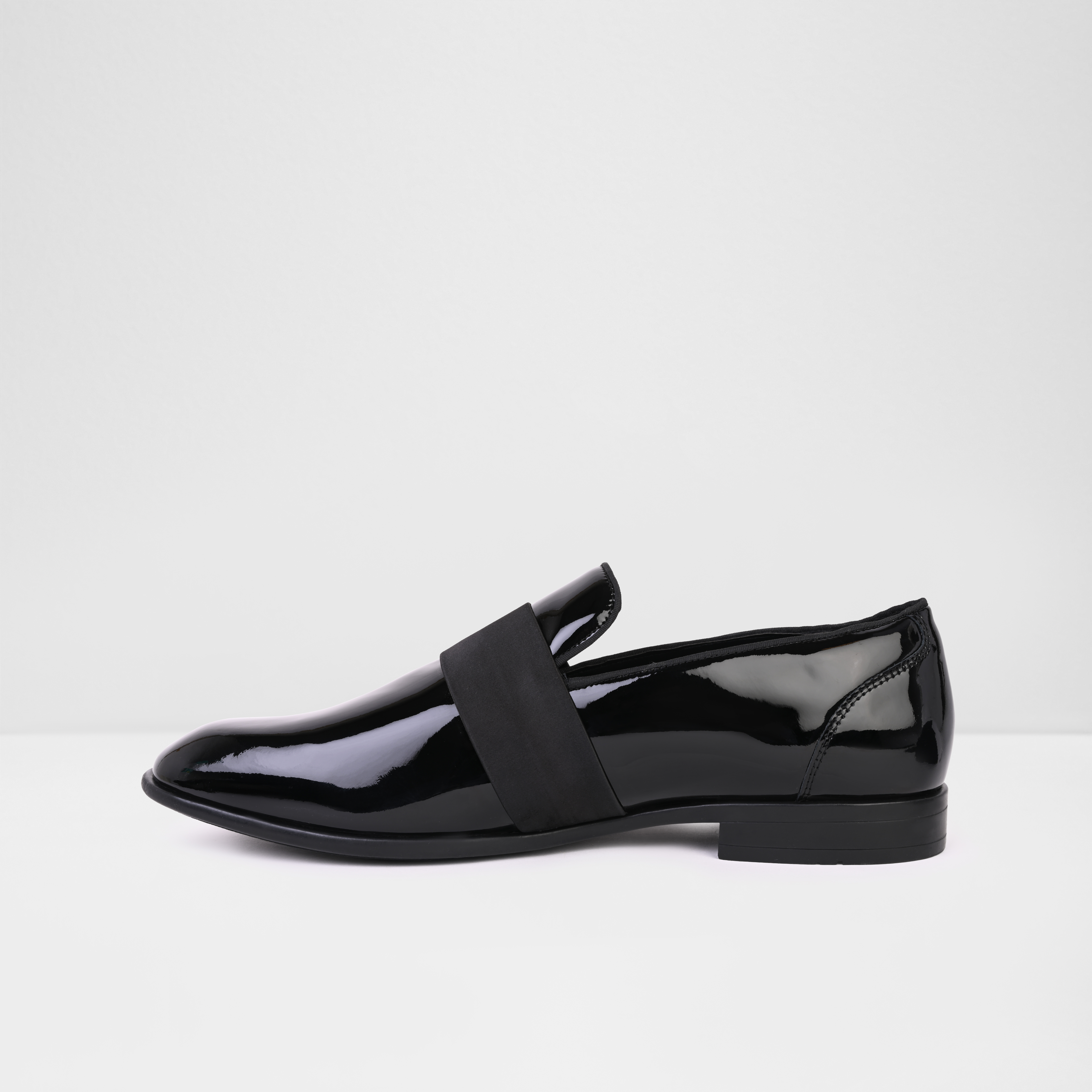 Asaria Men's Open Black Loafers image number 3
